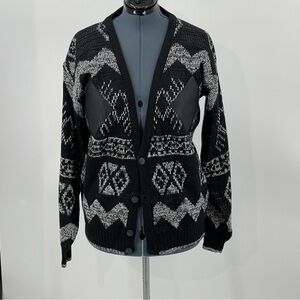 EAGLE BAY MENS BUTTON UP V- NECK KNIT SWEATER SIZE LARGE. BLACK AND WHIT…